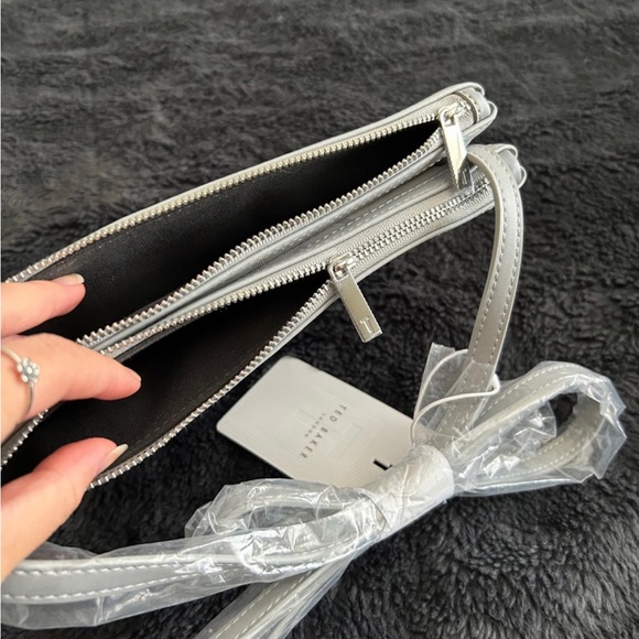 BNWT Ted baker limited edition silver camo reflective cross body bag - Picture 3 of 5